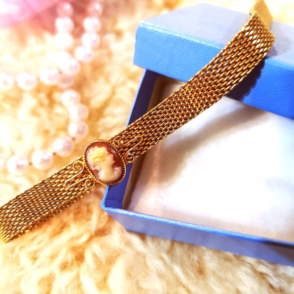 Affordable Fashion Finds Jewelry - Vintage Choker Cameo gold mesh finish  necklace